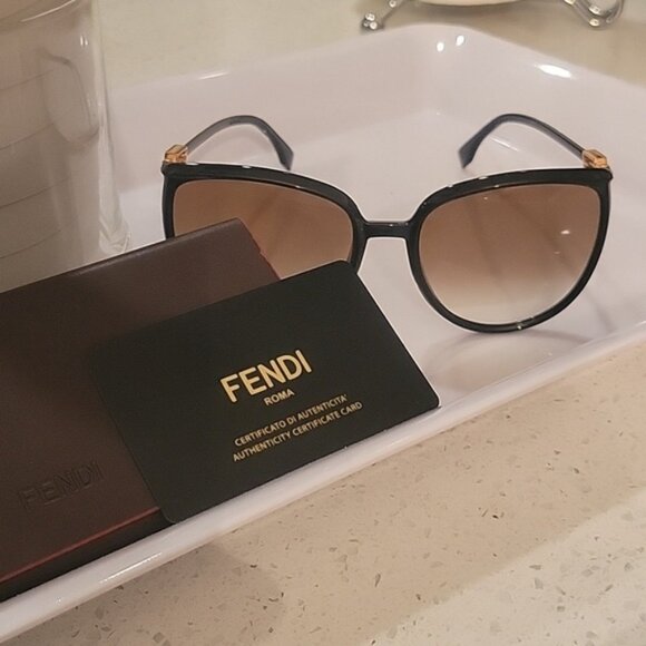FENDI FF Logo Oversize Sunglasses - Picture 3 of 10